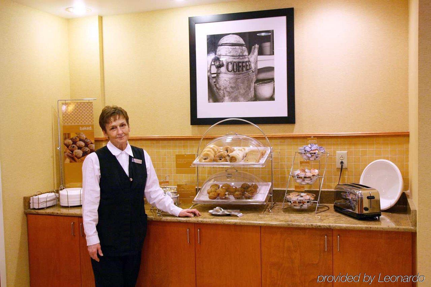 קולוניאל הייטס Hampton Inn Petersburg - Southpark Mall מסעדה תמונה